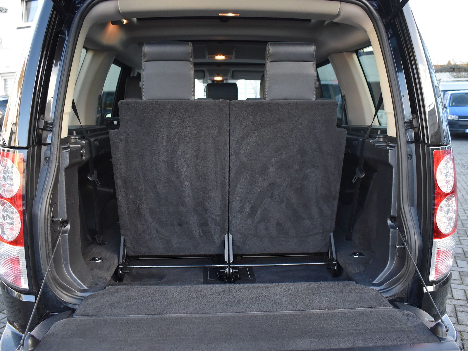 Fahrzeugabbildung Land Rover Discovery SDV6 HSE MOTORSCHADEN 7 SITZE PANO AHK