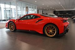 FERRARI 488 Pista Coupé | Full Carbon | Rosso Corsa FERRARI 488 Pista Coupé | Full Carbon | Rosso Corsa