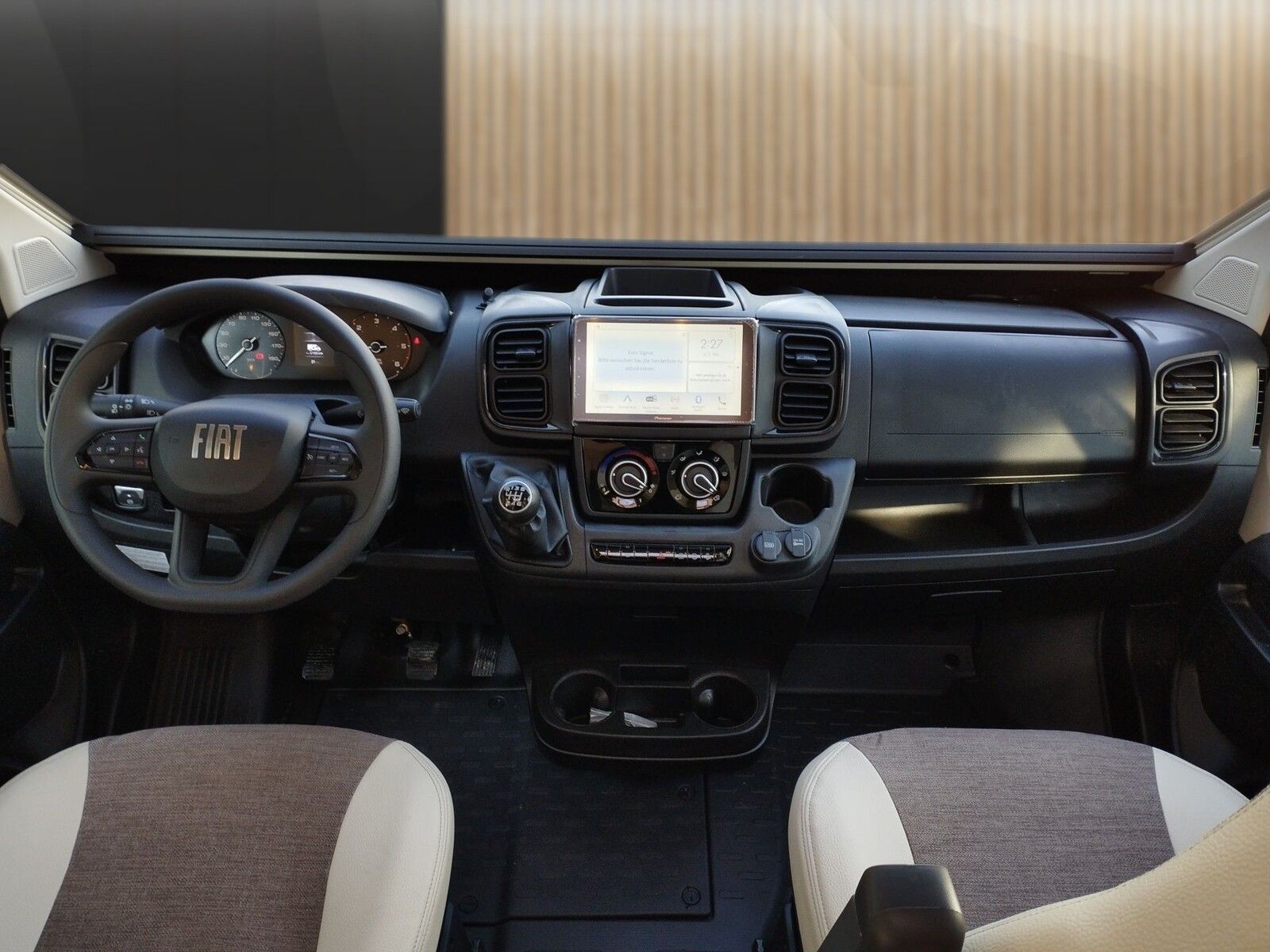 Fahrzeugabbildung Eura Mobil Van V 635 EB Mondial Paket