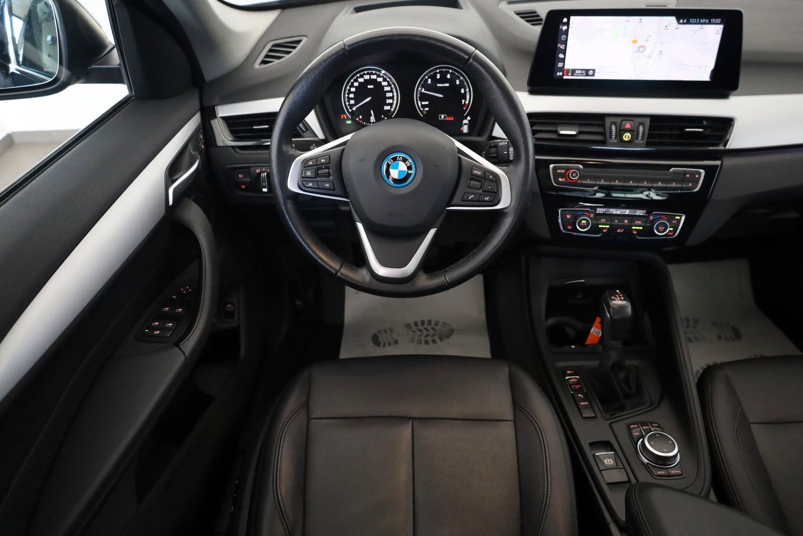 Fahrzeugabbildung BMW X1 xDrive 25 e Advantage,Leder,Navi,Pano,HUD,AHK