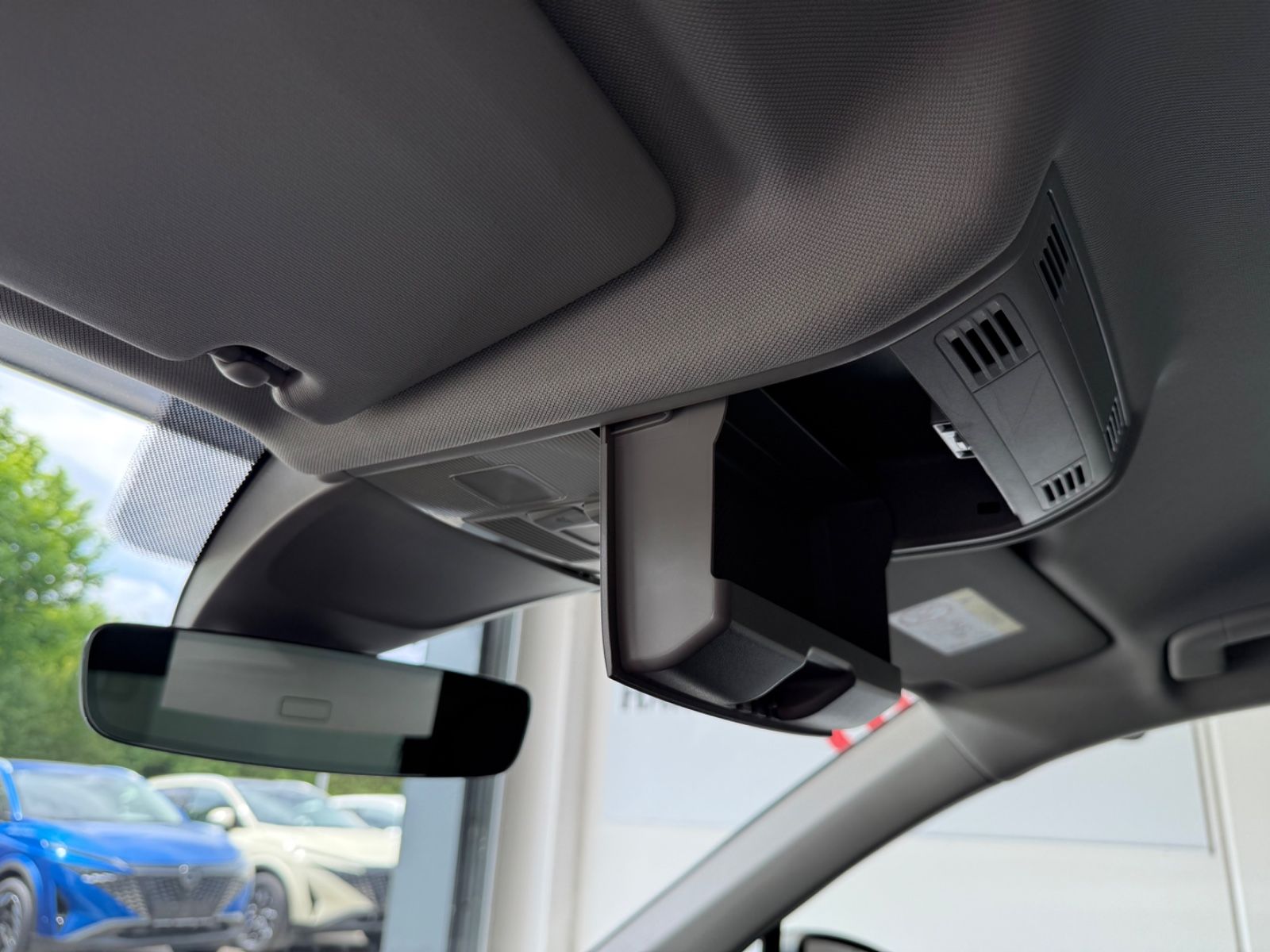 Fahrzeugabbildung Volkswagen Tiguan Comfortline Standheizung, Allwetterreifen