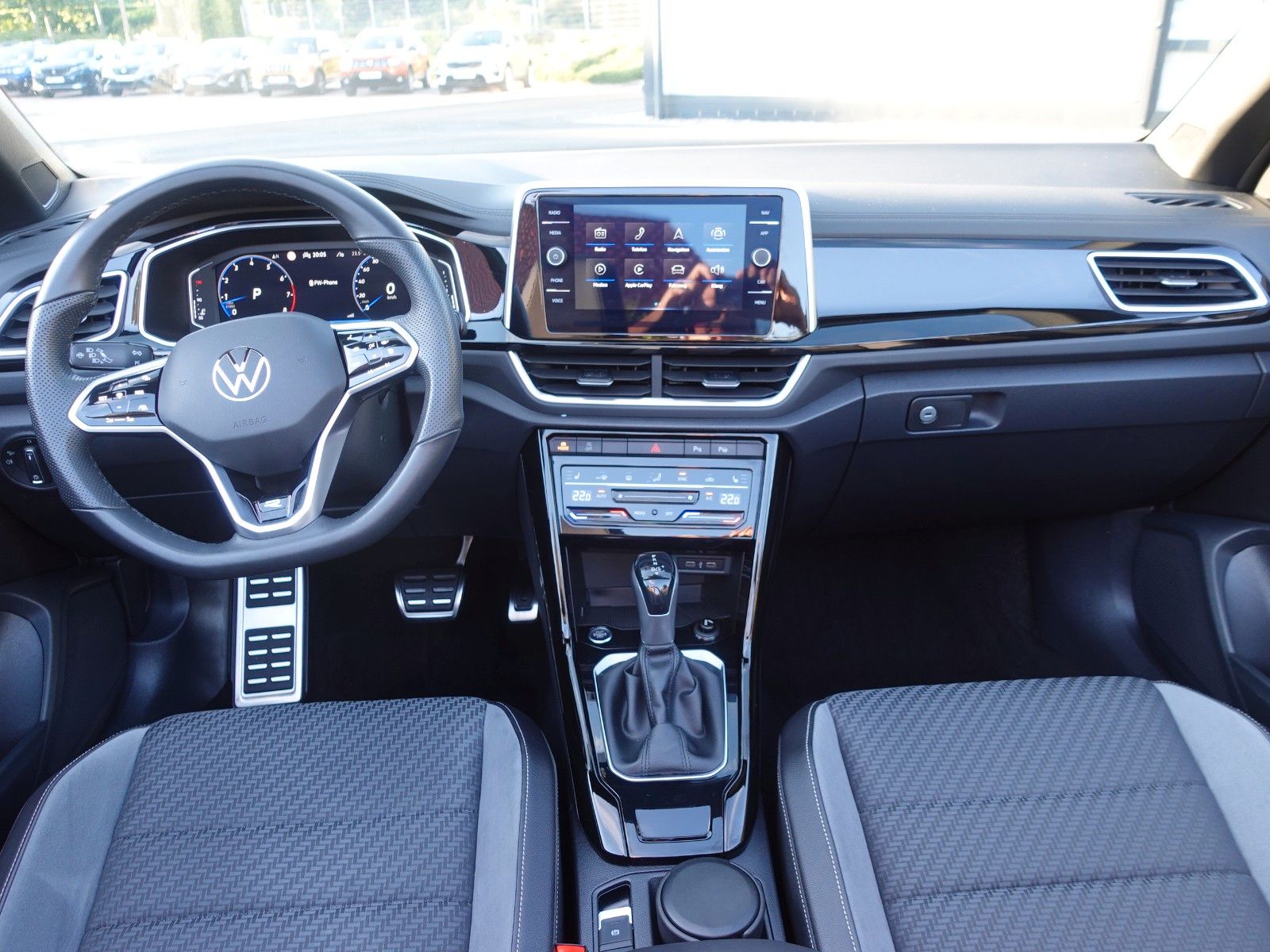 Fahrzeugabbildung Volkswagen T-Roc Cabriolet 1.5 TSI DSG R-Line AHK/Matrix/