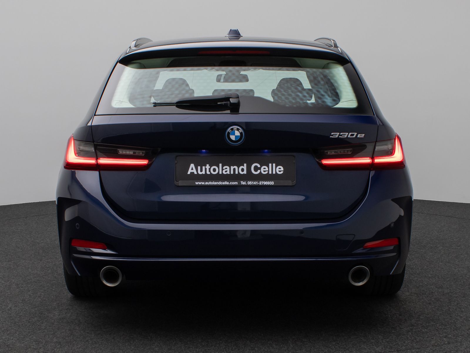 Fahrzeugabbildung BMW 330e Individual DAB HiFi Fernlichtassist PDC LED