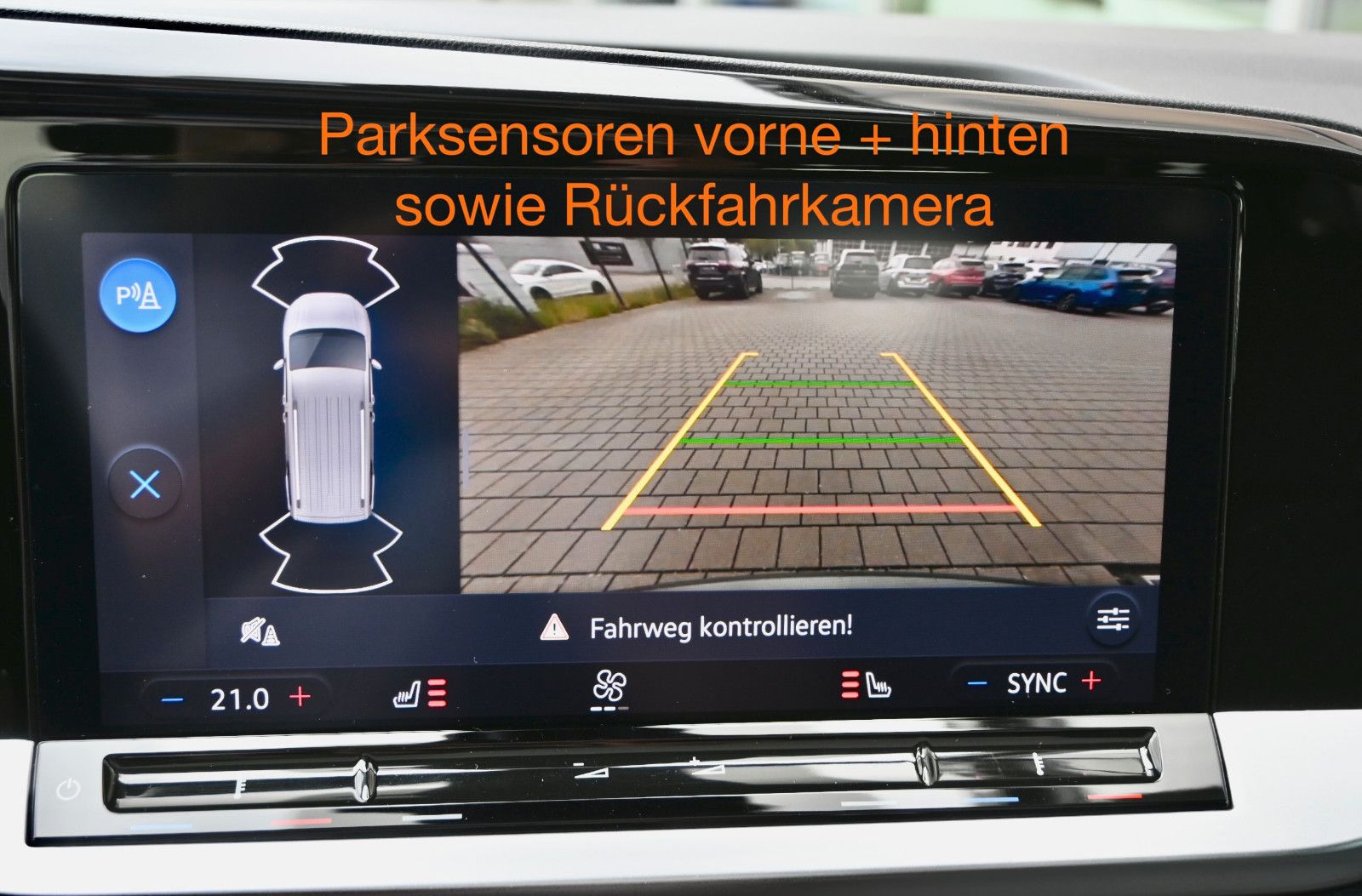 Fahrzeugabbildung Ford Grand Tourneo 2.0 d Titanium Aut °PANO°KAM°8FACH