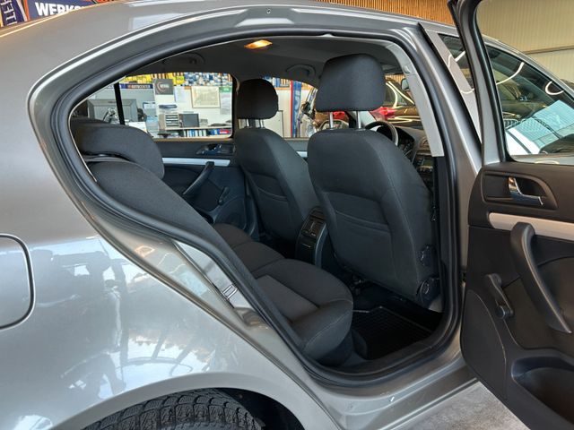 Skoda Octavia *TÜV0328*SCHECKHEFT*TEMPO*AHK*KLIMA*PDC