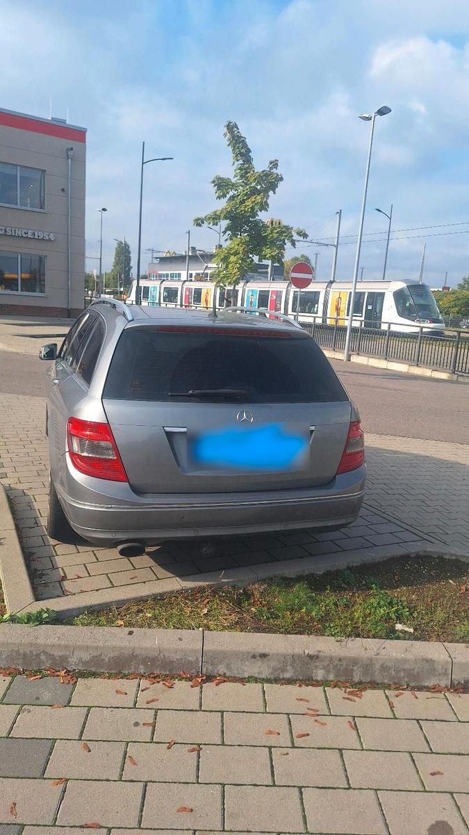 Mercedes-Benz C220 2011 — салон