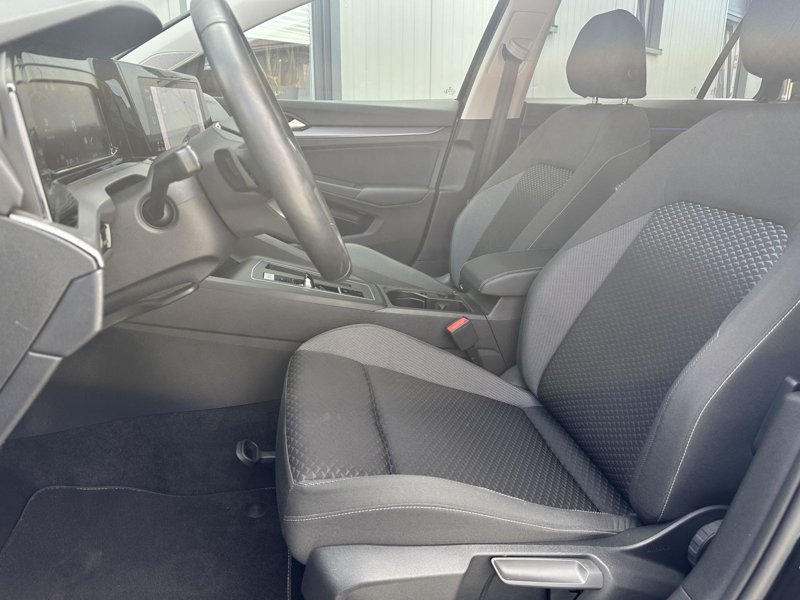 Fahrzeugabbildung Volkswagen Golf Variant 2.0 TDI DSG Active NAV+LED+ACC+SHZ