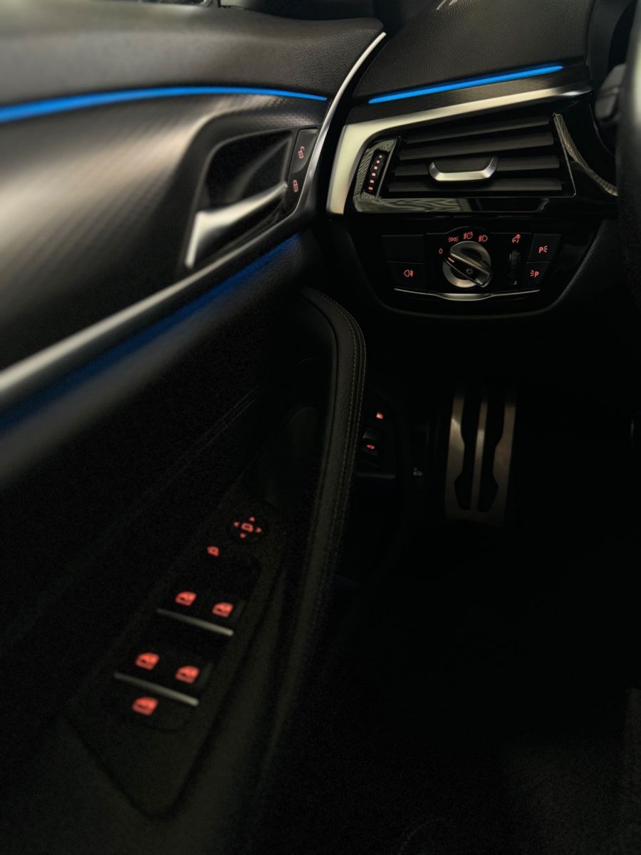 Fahrzeugabbildung BMW 530e M Sport Kamera Laser HUD DAB H/K Komfort