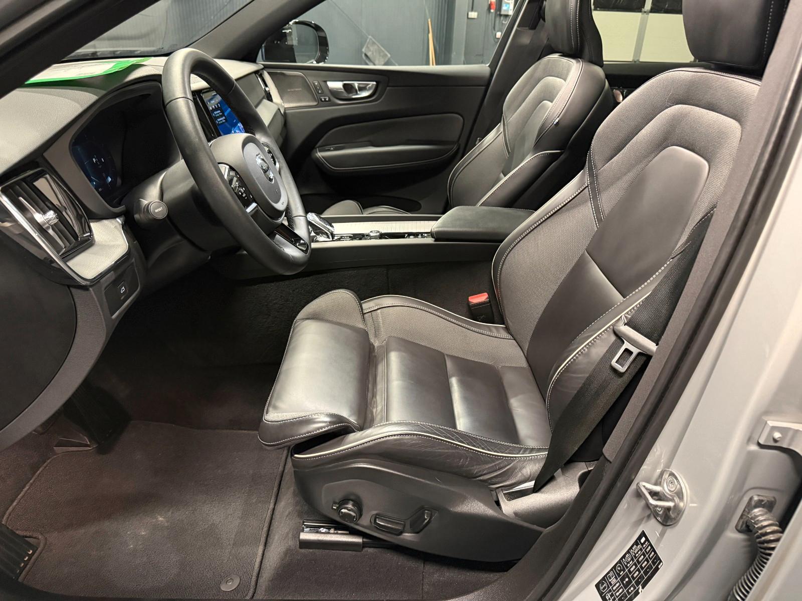 Volvo XC60 Plus Dark AWD *21Zoll*PANORAMA*Kristallglas