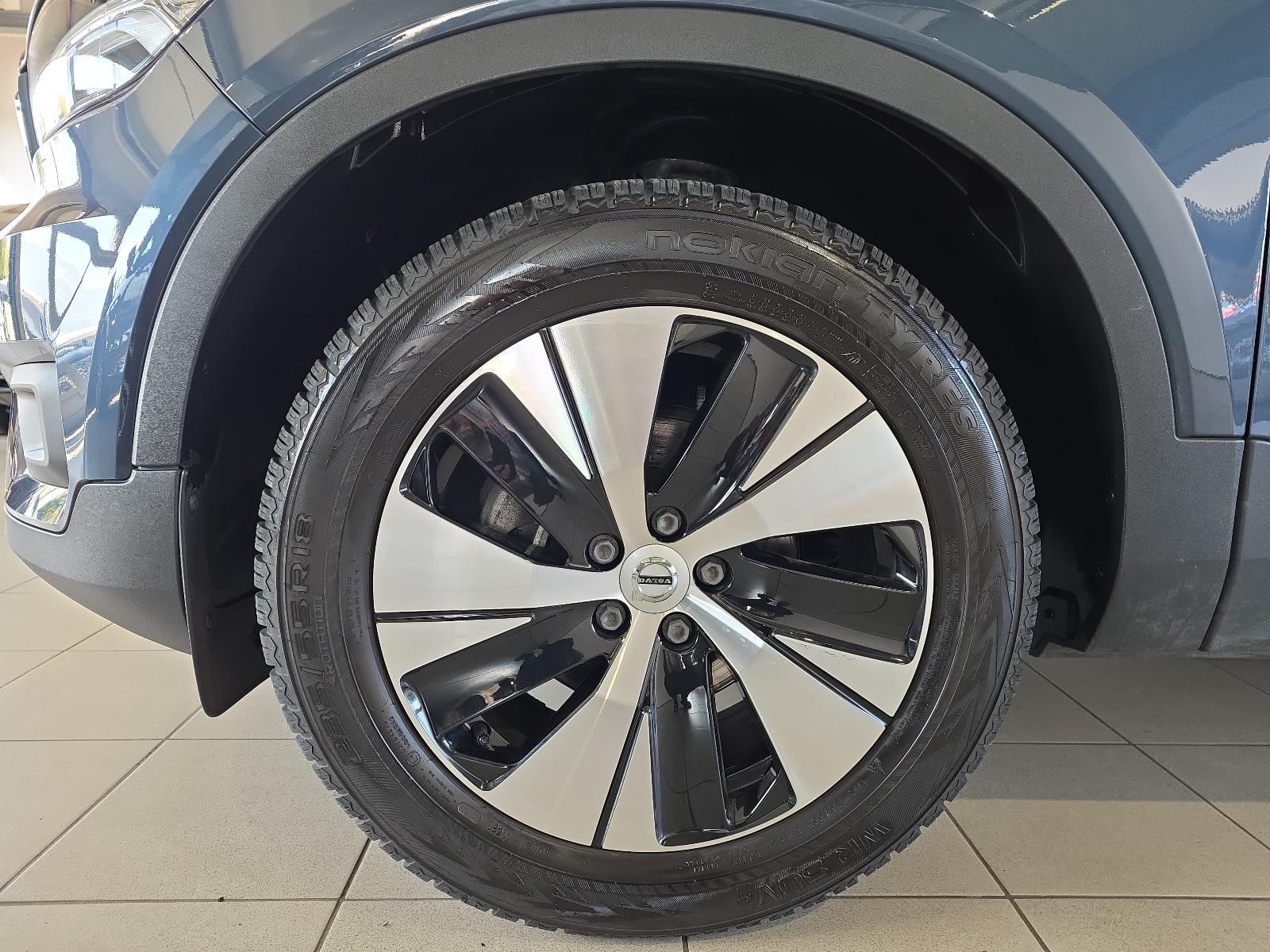 Volvo XC40 T3 Momentum Pro ACC BLIS AHK Kamera LED SHZ