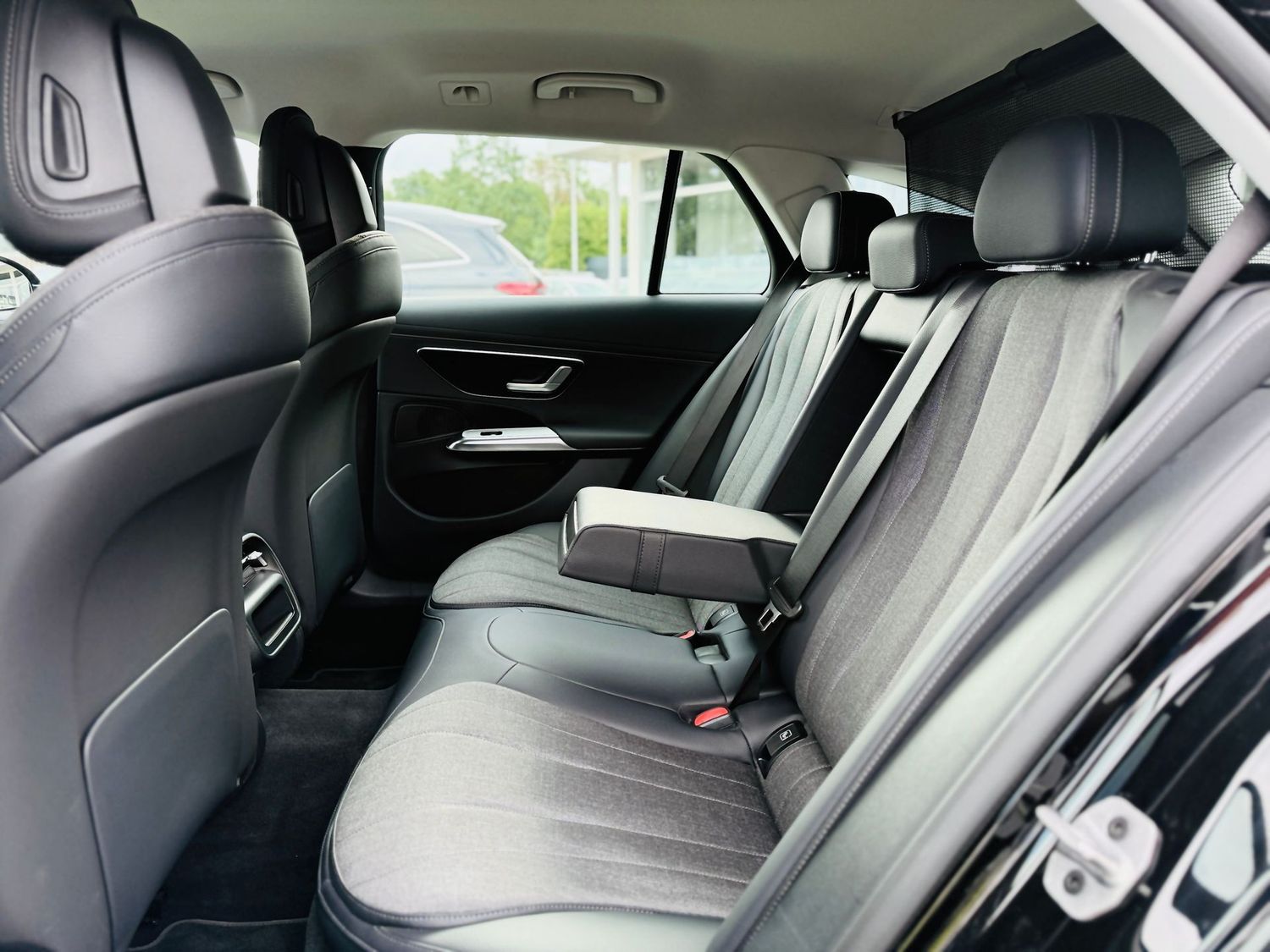 Fahrzeugabbildung Mercedes-Benz E 220 T d AVANTGARDE Advanced, AHK schw., Winter