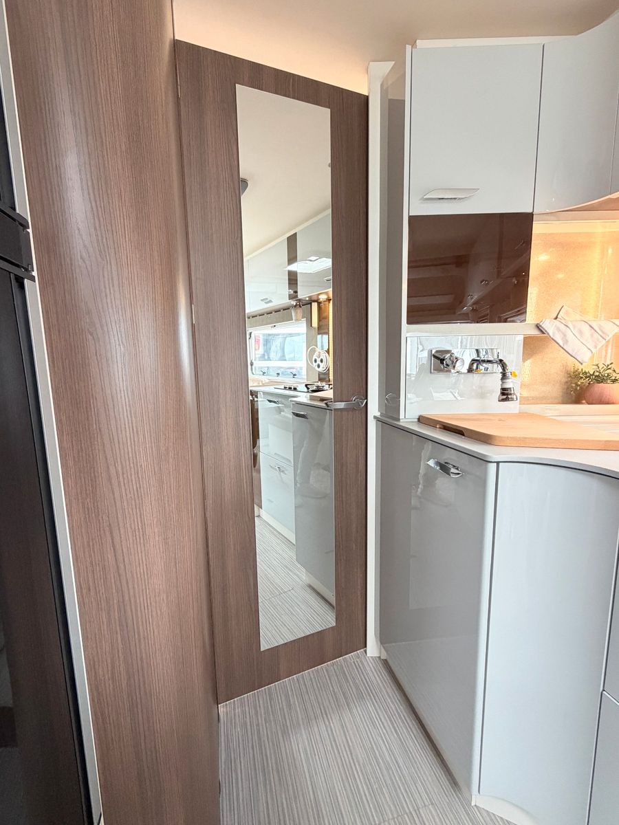 Fahrzeugabbildung Bürstner Elegance I 920 G