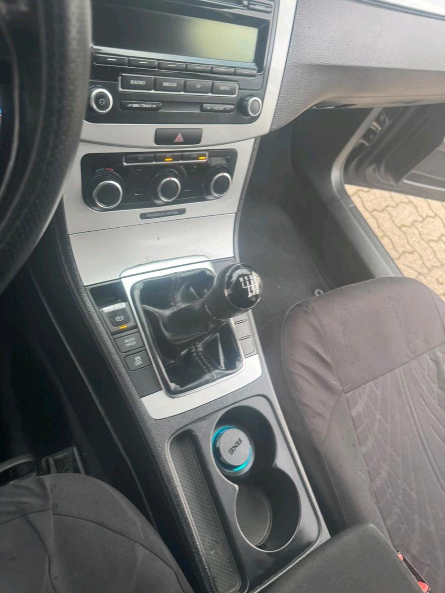 Volkswagen Passat 2011 — photo 7