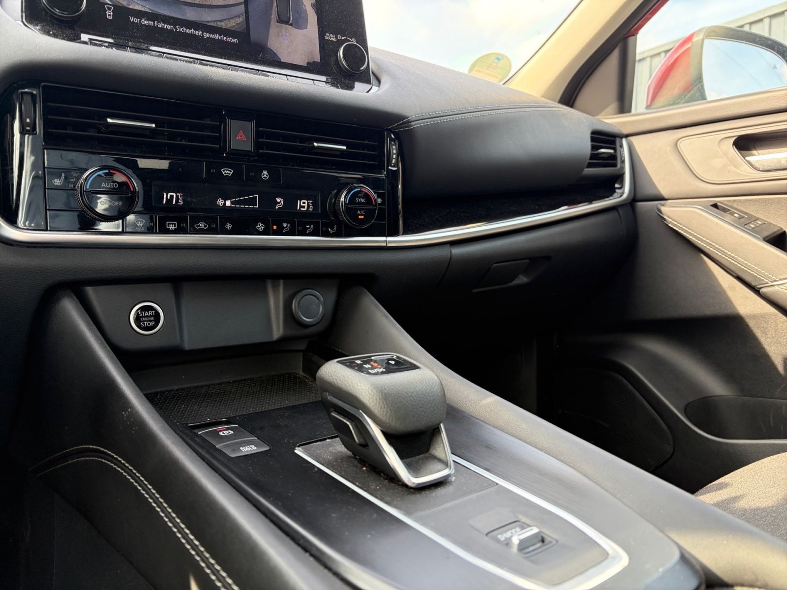 Fahrzeugabbildung Nissan Qashqai 1.3 DIG-T N-Connecta*AUTOMATIK*SHZ*360°K