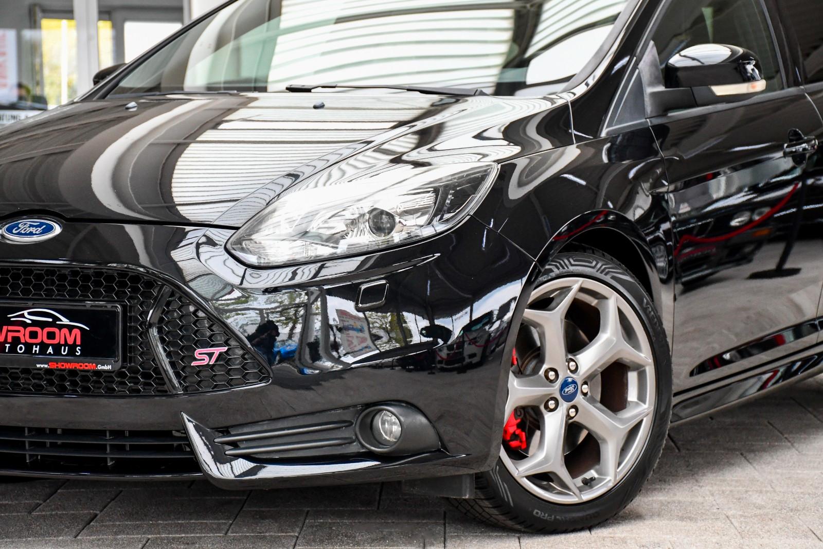 Ford Focus Lim. ST Schalter Recaro Kamera Navi 1.Hand