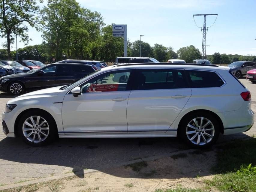 Fahrzeugabbildung Volkswagen Passat Variant 2.0 TDI 4Motion R-Line Business A