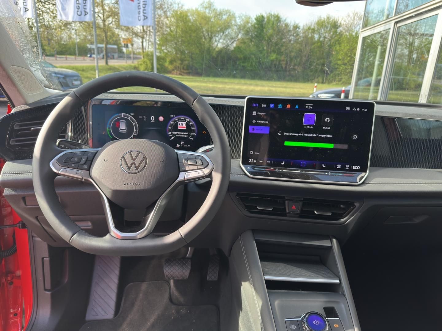 Fahrzeugabbildung Volkswagen Tiguan Life Life,Plug/Hybrid,AHK,GJR,Navi,18"LM,