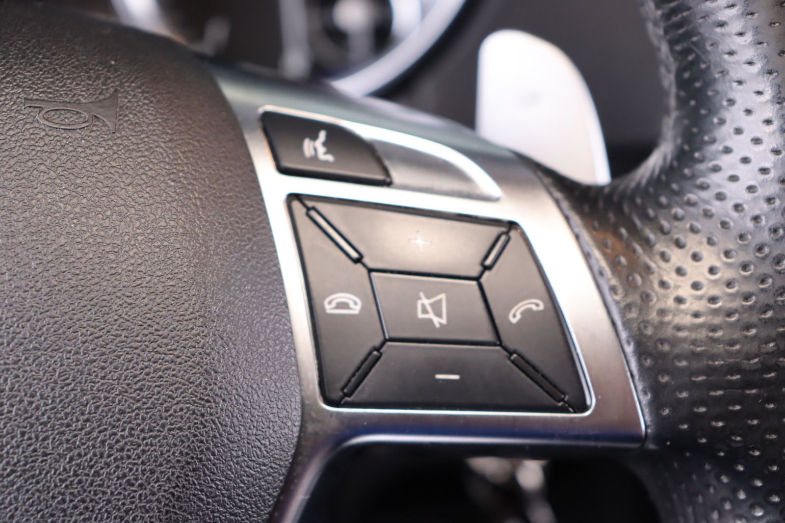 Fahrzeugabbildung Mercedes-Benz G 350 BlueTEC DESIGNO DIS * H&K 4x Sitzhzg. Navi