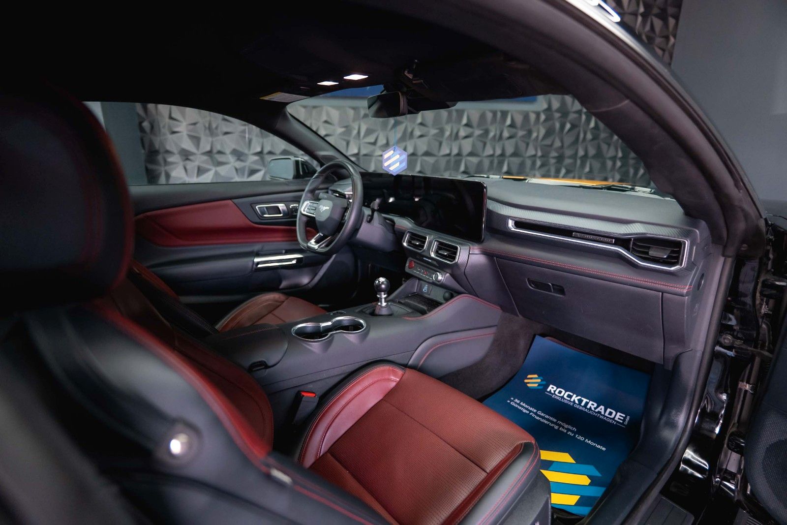 Fahrzeugabbildung Ford Mustang Fastback 5.0 Ti-VCT V8 Dark Horse 6-Gang