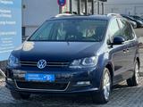 Volkswagen Sharan Highline BMT/Navi/Temp/Pano/Shz/Xenon - gebrauchte VW Sharan aus dem Jahr 2013