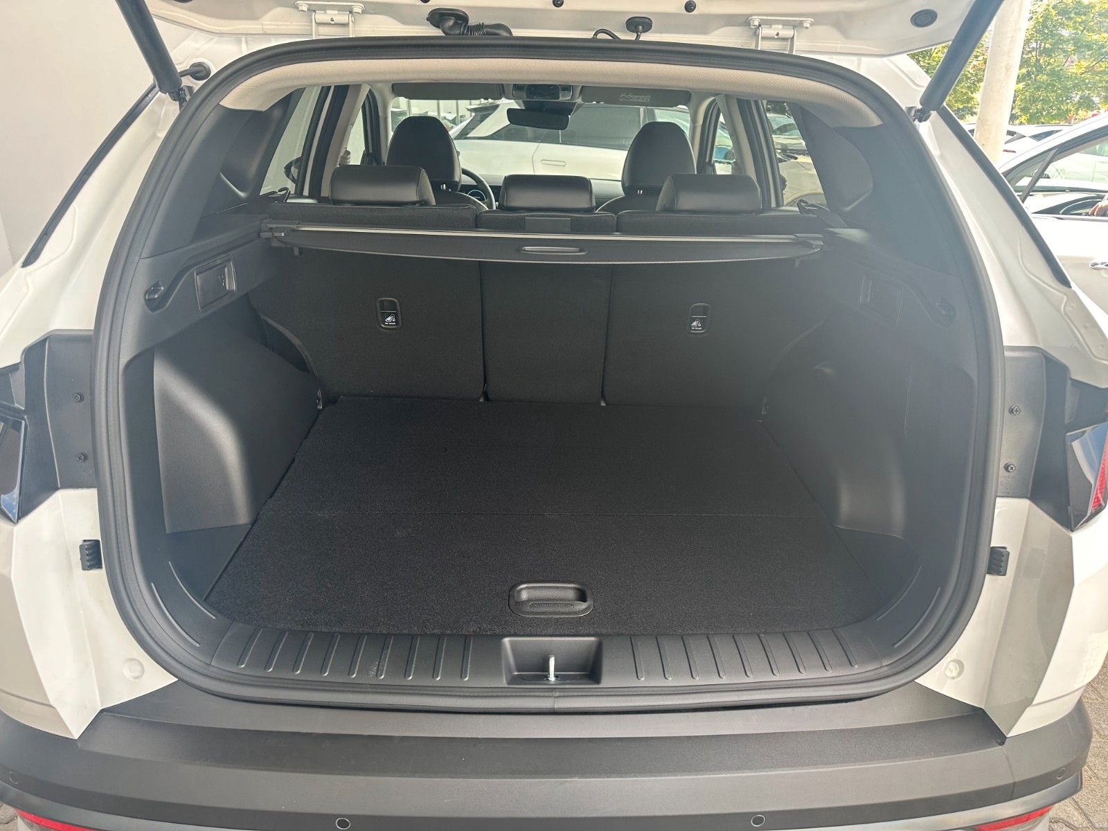 Fahrzeugabbildung Hyundai Tucson Trend Hybrid 1.6l 215PS Navi/Krell!
