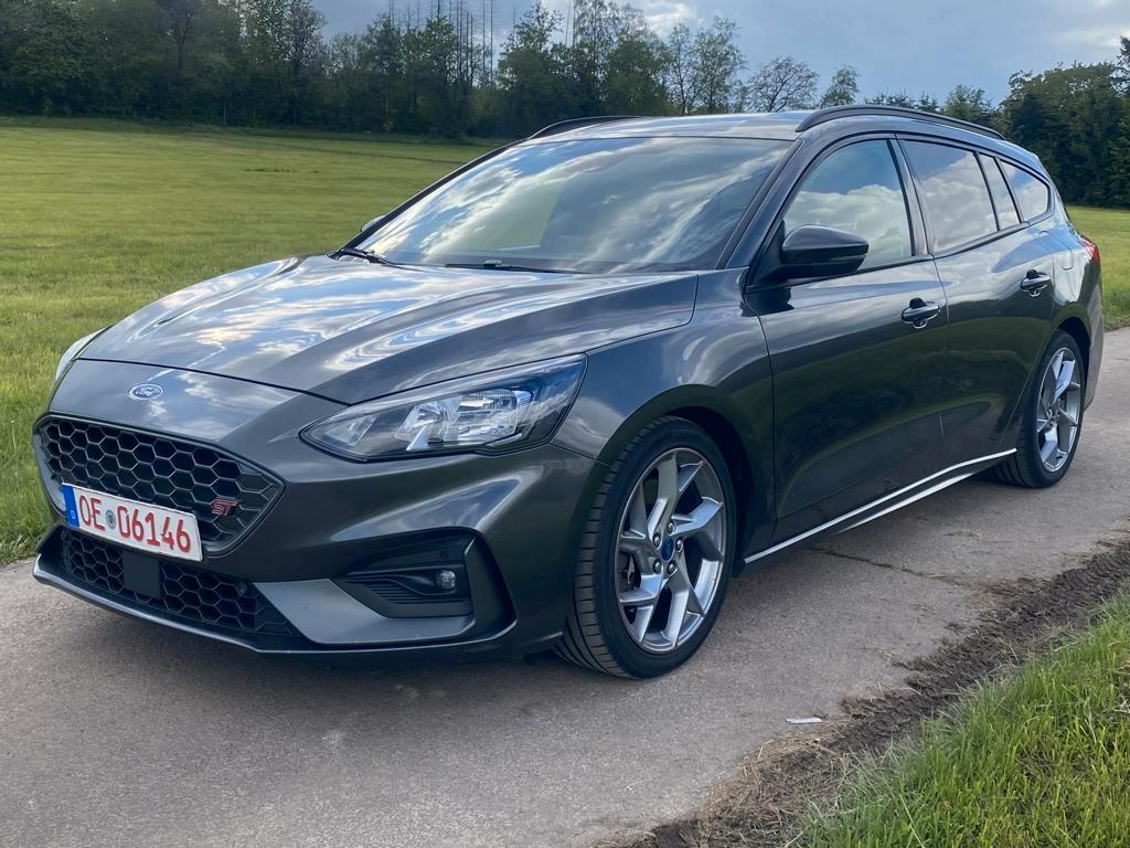Ford Focus Turnier ST 1Hand  Recaro Navi LED EURO 6