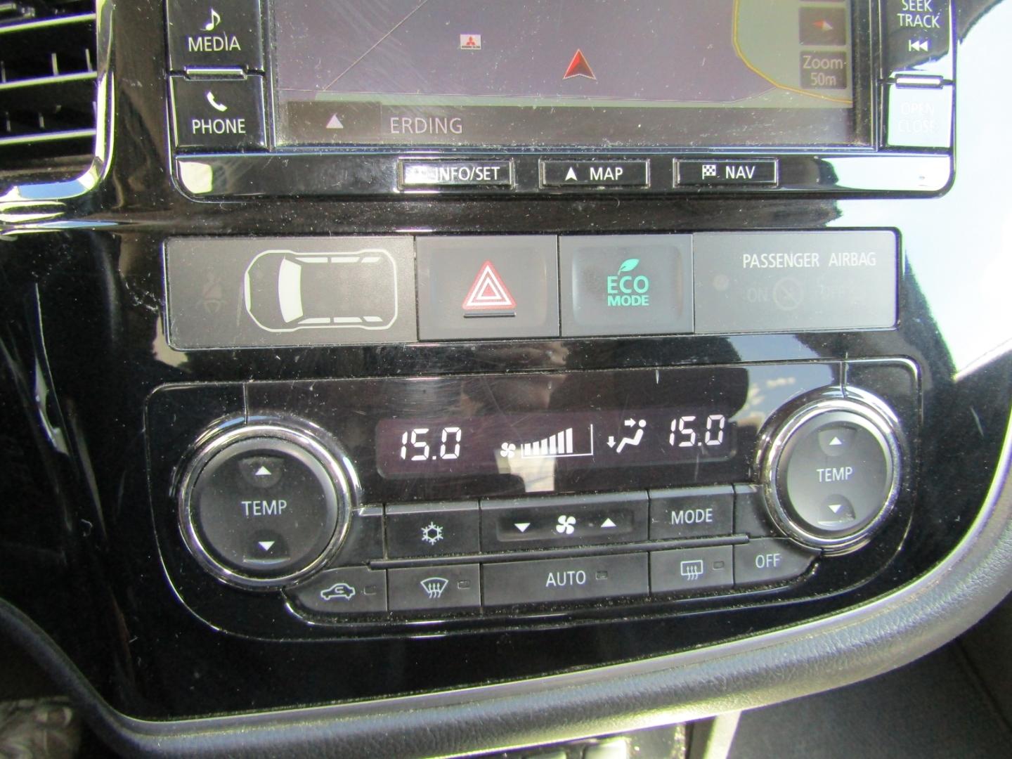 Mitsubishi Outlander Top 4WD 7-SITZER AUTOMATIK KAMERA NAVI