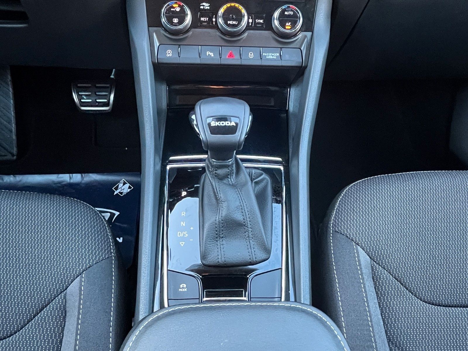 Fahrzeugabbildung SKODA Kodiaq 1.5 TSI DSG*7-Sitze*Kamera*ACC*Smartlink*