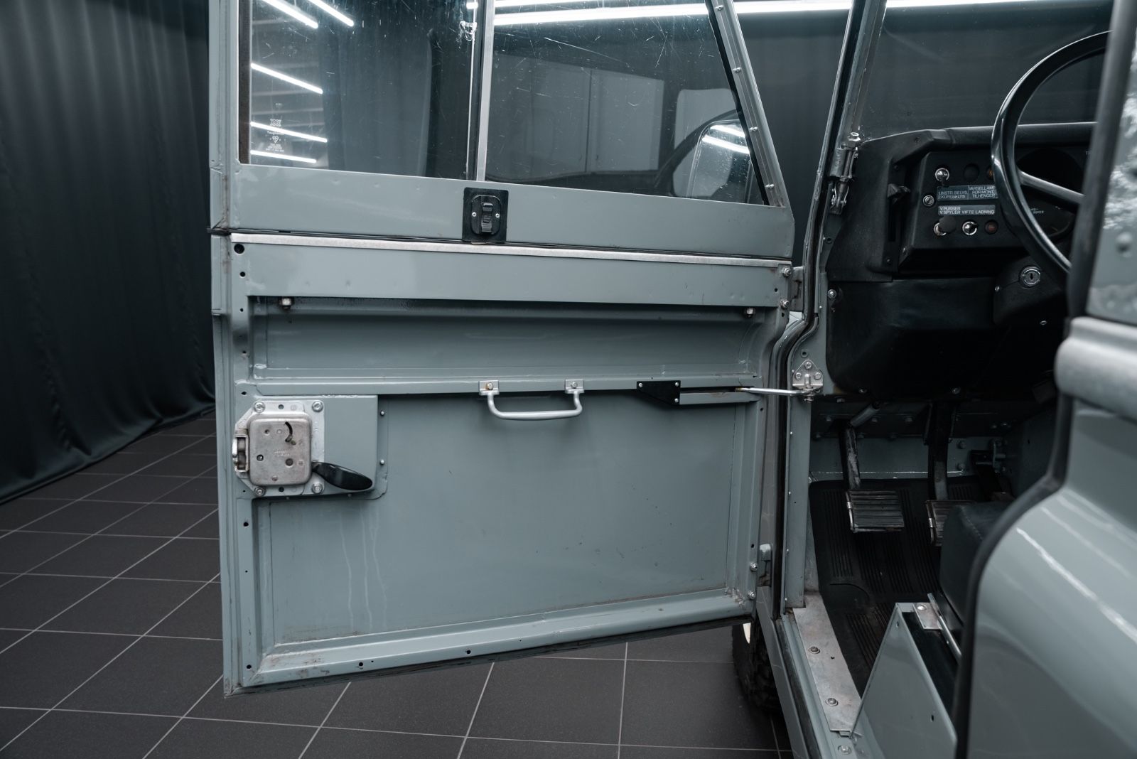 Fahrzeugabbildung Land Rover Serie III 109 LWB/MILITÄRAUSFÜHRUNG/RESTAURIERT