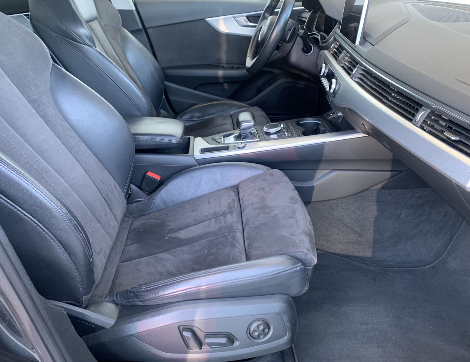 Fahrzeugabbildung Audi A4 2.0 TDI*Sport*Matrix*STHZ*Digital*Memory*Lane