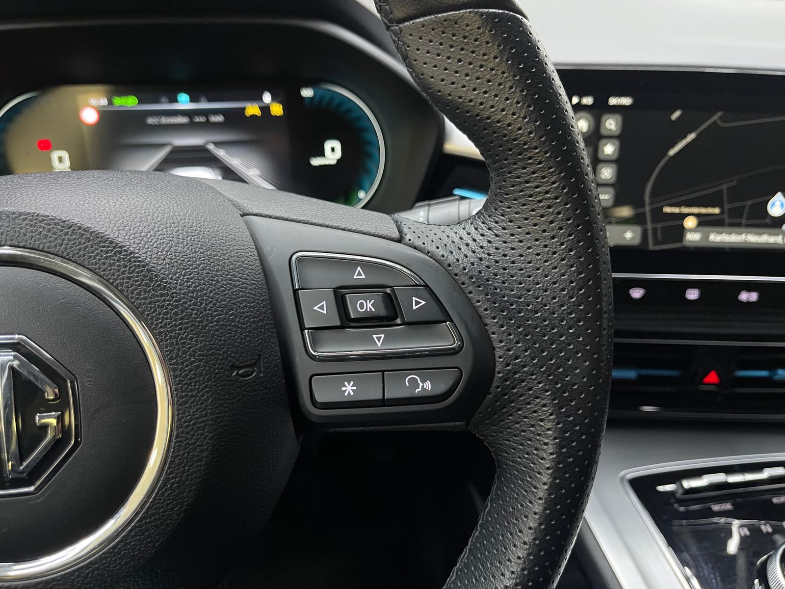 Fahrzeugabbildung MG MG5 61 KWH Luxury NAVI+LED+SHZ+DAB+ACC+360°+DAB+