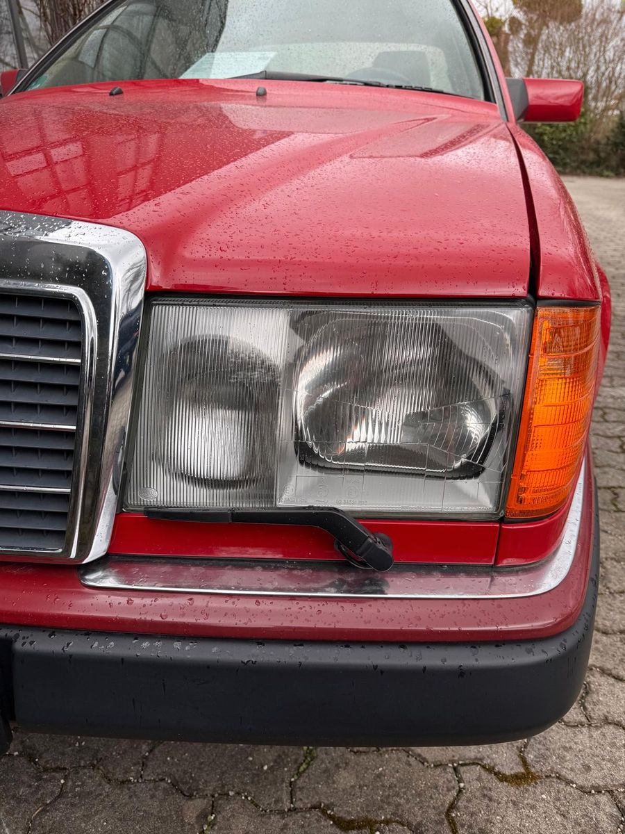 Fahrzeugabbildung Mercedes-Benz 300 CE H-Kennzeichen