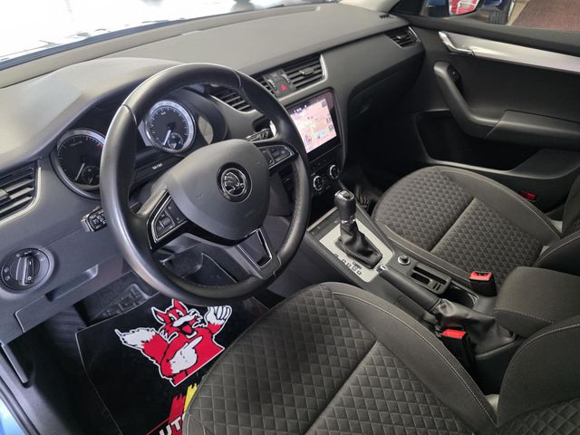 SKODA Octavia — Foto 16