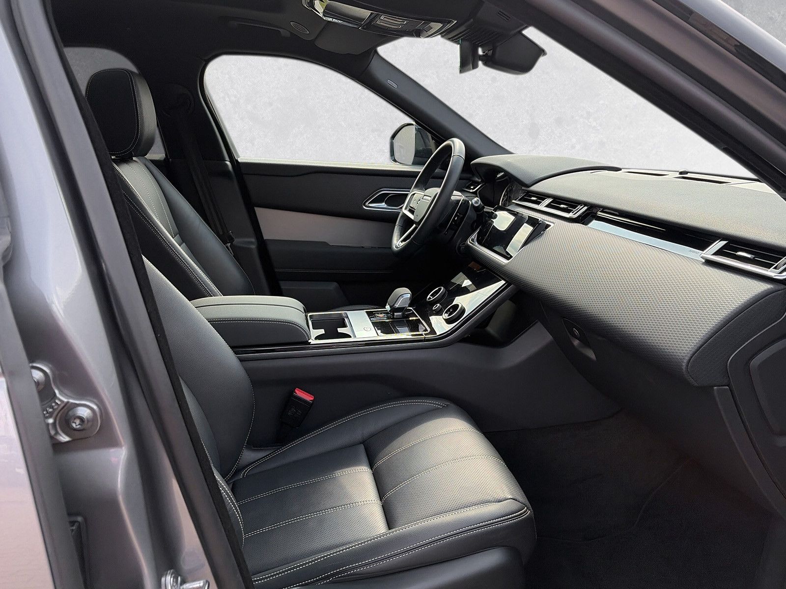 Land Rover Range Rover Velar D200 R-DYNAMIC SE BLACK PACK imagem 3