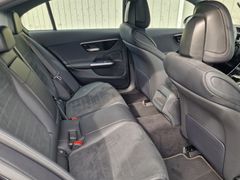 Fahrzeugabbildung Mercedes-Benz C 300d Lim. AMG-Line Navi LED SiHz ACC PDC 360°