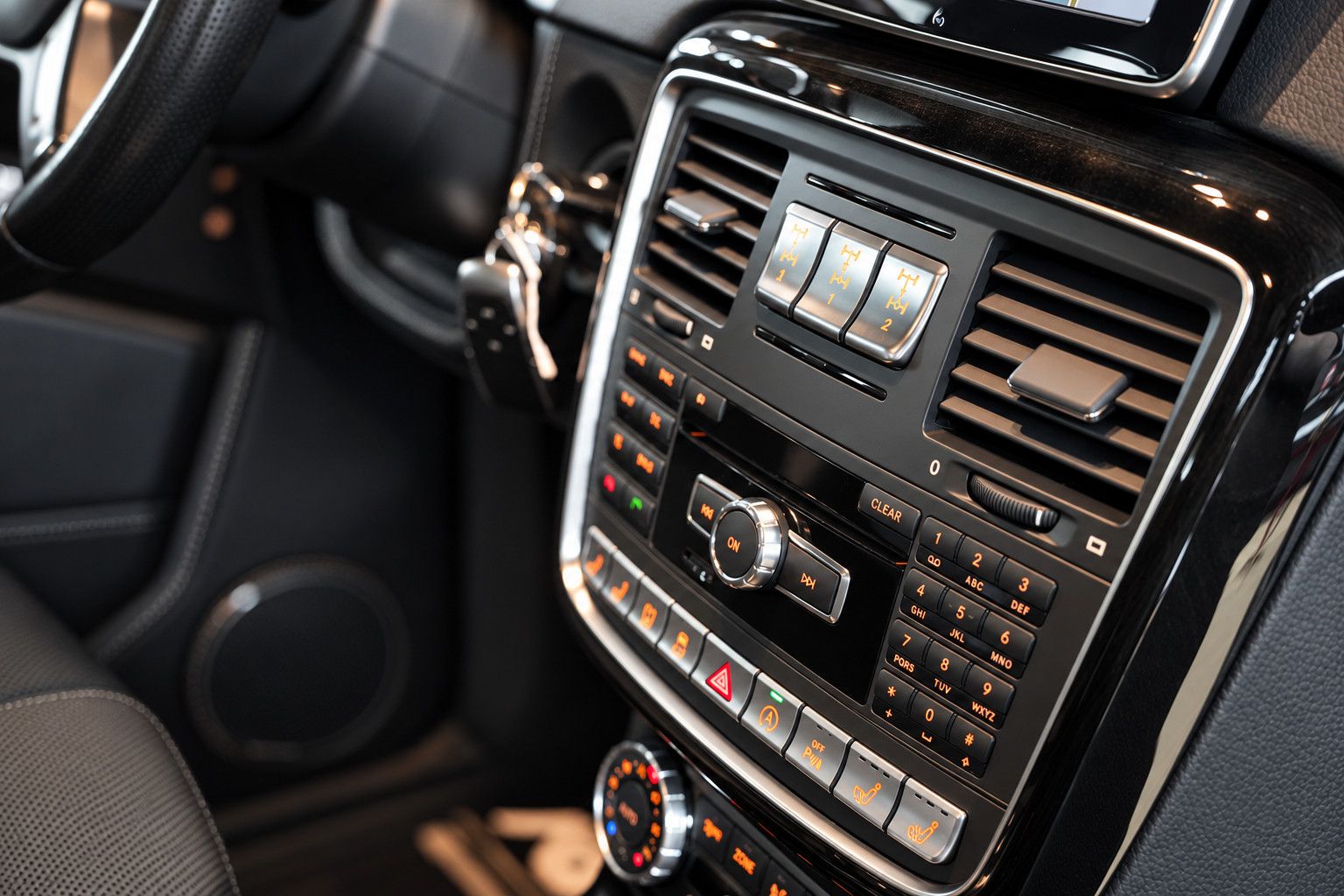 Fahrzeugabbildung Mercedes-Benz G 350 d*AMG*S-Dach*HarmanKardon*Memory*Sitzklima