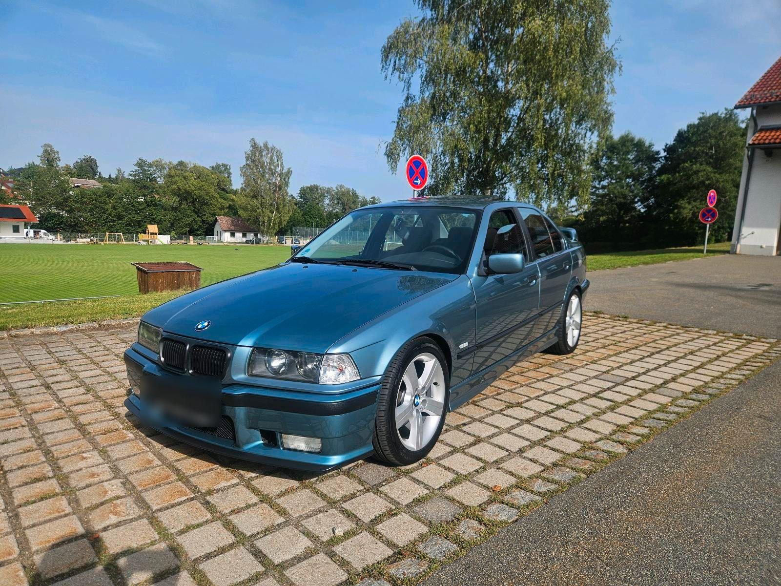 BMW 323