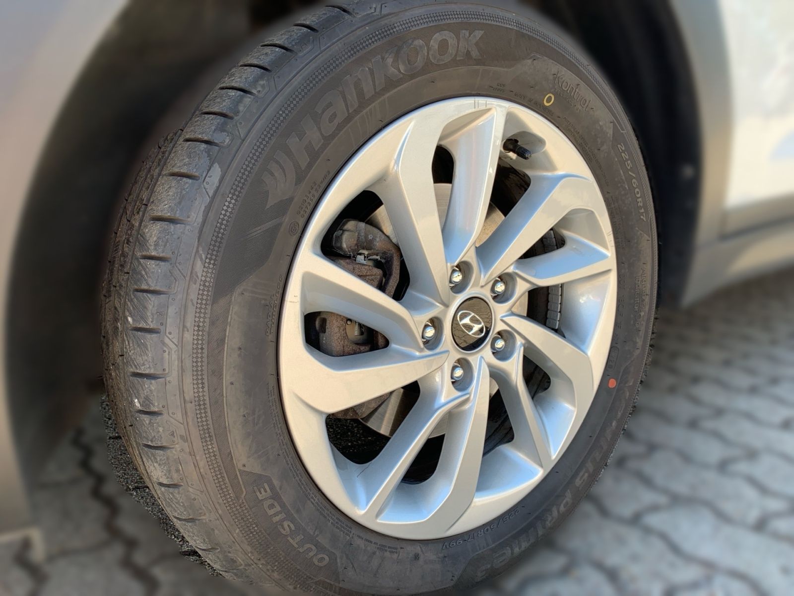 Fahrzeugabbildung Hyundai TUCSON 1.6 Passion Navi Kamera 8x bereift