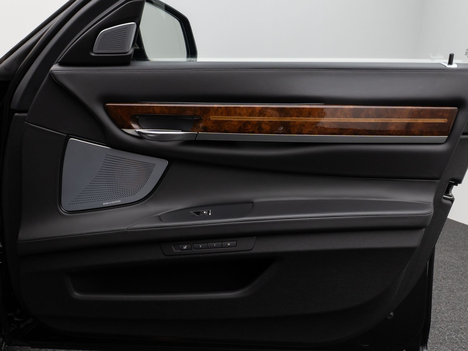 Fahrzeugabbildung BMW 760 Li M Sport Glasdach B&O HUD SoftCl NightVisi