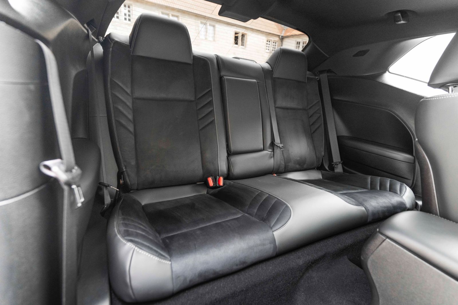 Fahrzeugabbildung Dodge Challenger 5.7L  R/T SHAKER CARPLAY KAM ALPINE