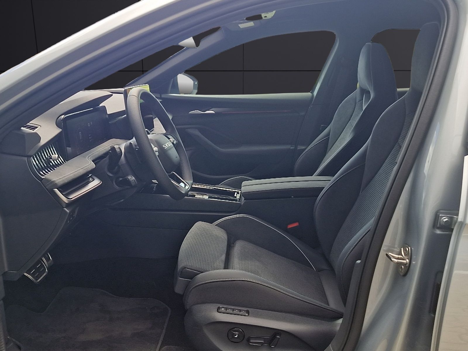 Fahrzeugabbildung SKODA Superb Combi 2.0 TSI  4x4 Sportline LED MATRIX A