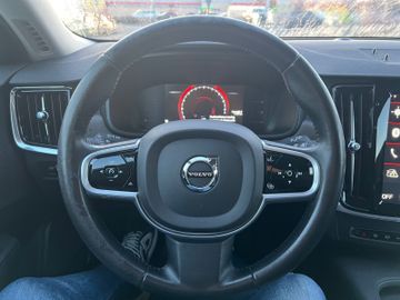 Volvo V90 Cross Country - 11
