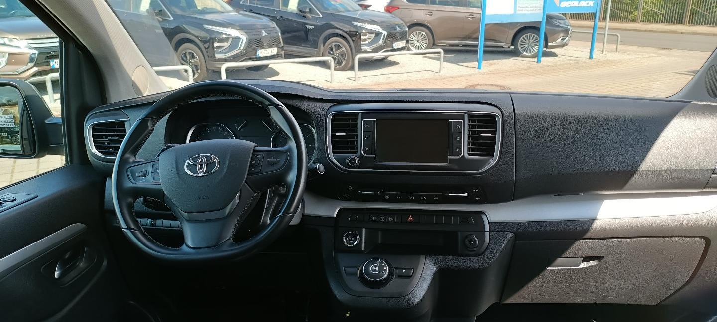Toyota PROACE VERSO Executive Standheizung