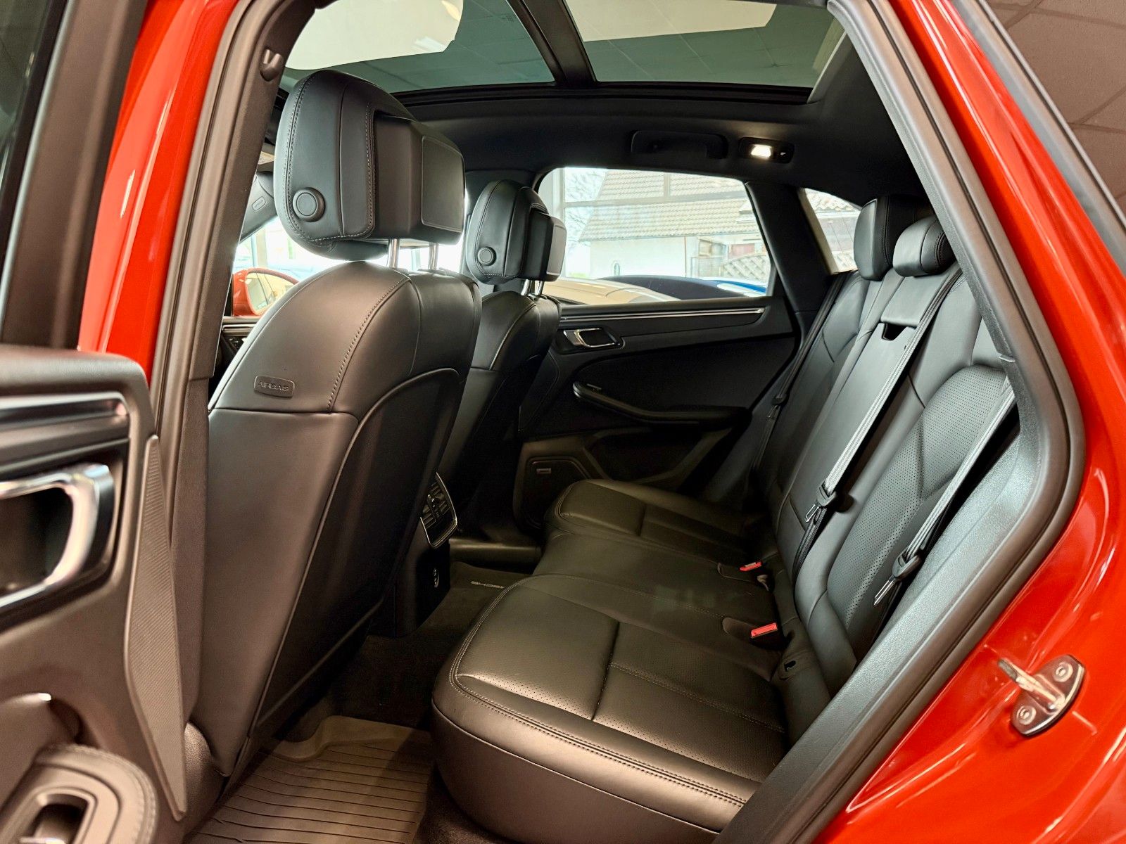 Fahrzeugabbildung Porsche Macan Luftfederung/Panorama/Keyless/21Zoll/BOSE