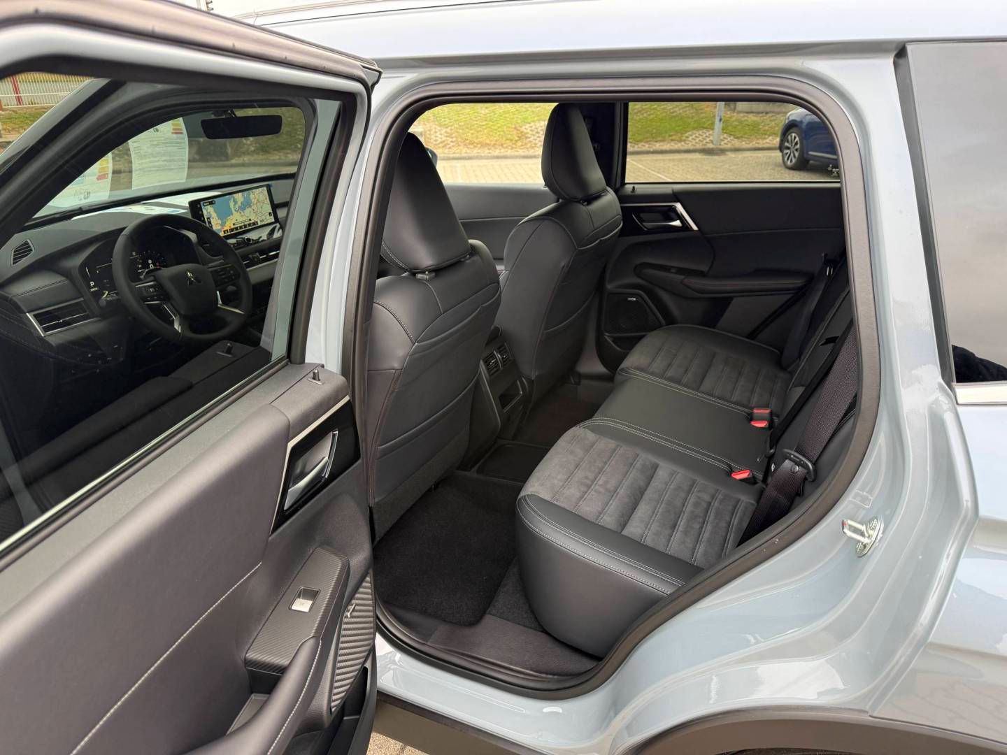 Fahrzeugabbildung Mitsubishi Outlander Plug-in Hybrid Select 2.4