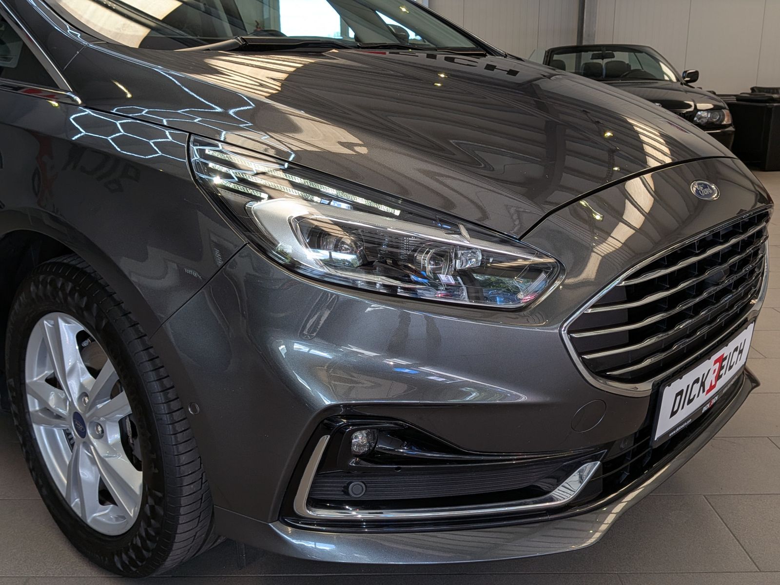 Fahrzeugabbildung Ford S-MAX 2.0 Aut. Titanium*LED*CAM*ACC*AHK*7-SITZE