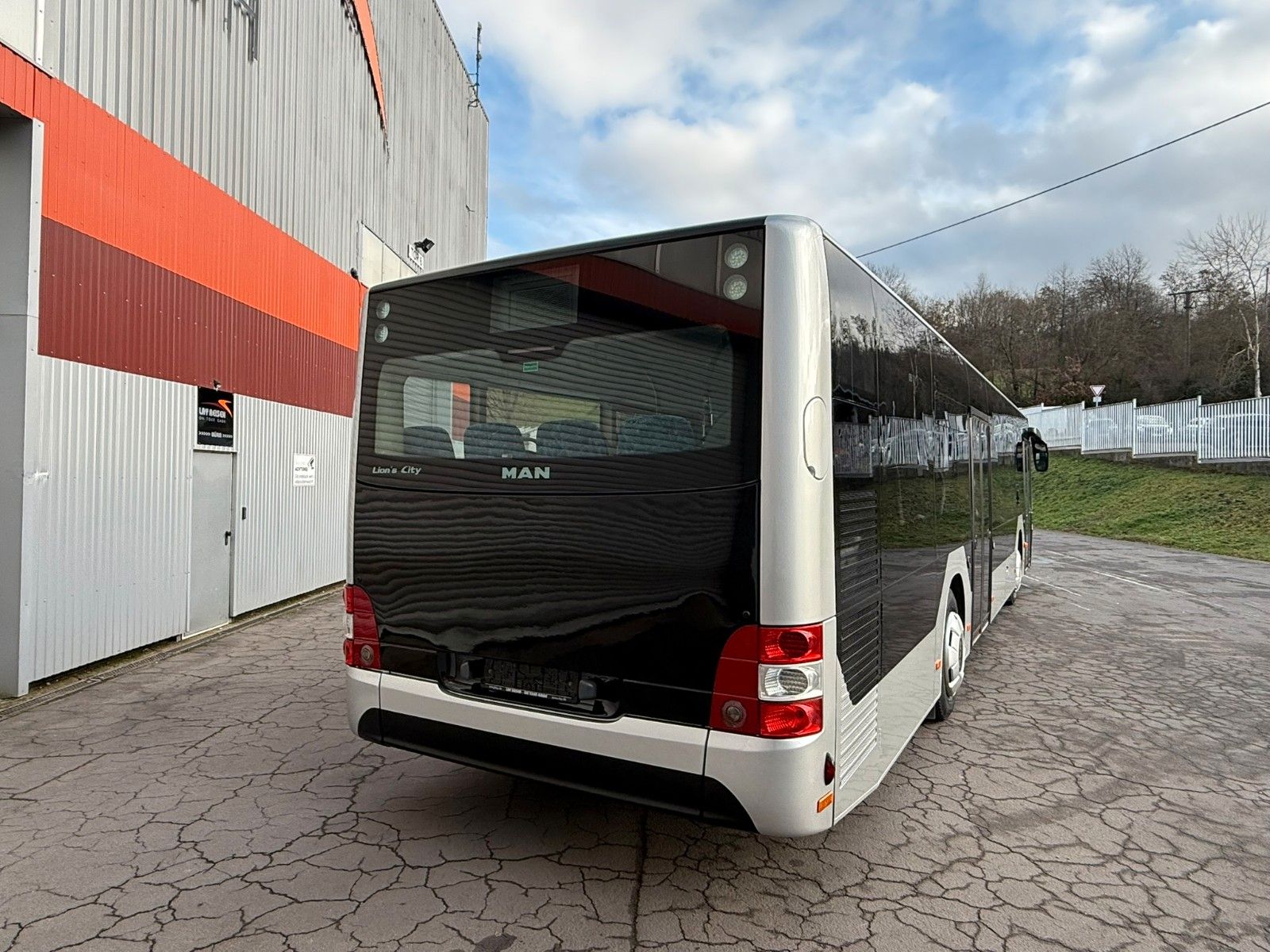 MAN  2015 - Image 7 of 33
