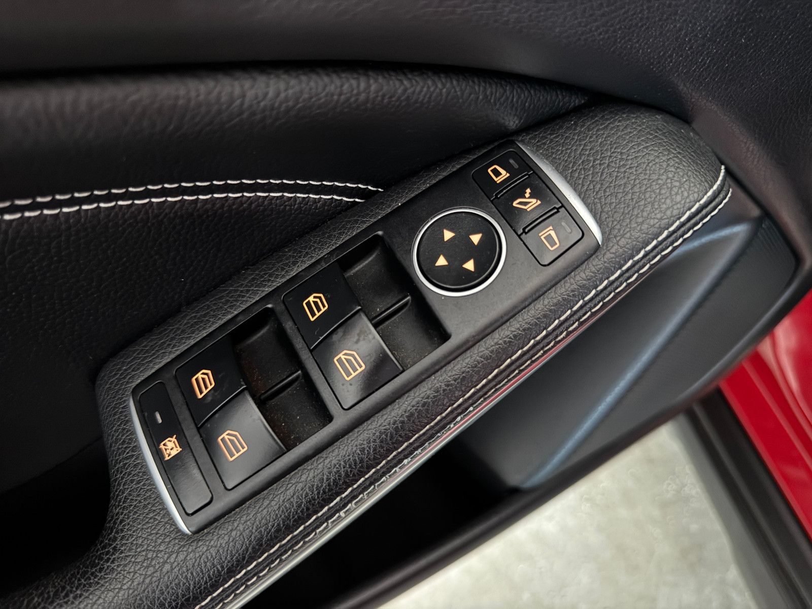 Fahrzeugabbildung Mercedes-Benz GLA 200 7G-DCT SPORTPAKET URBAN NAVI LED KAMERA