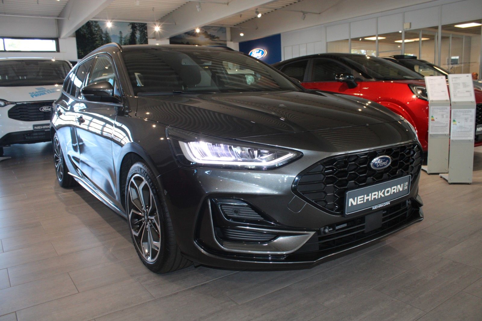 Fahrzeugabbildung Ford Focus ST-Line X Automatik PANODACH + 18 ZOLL