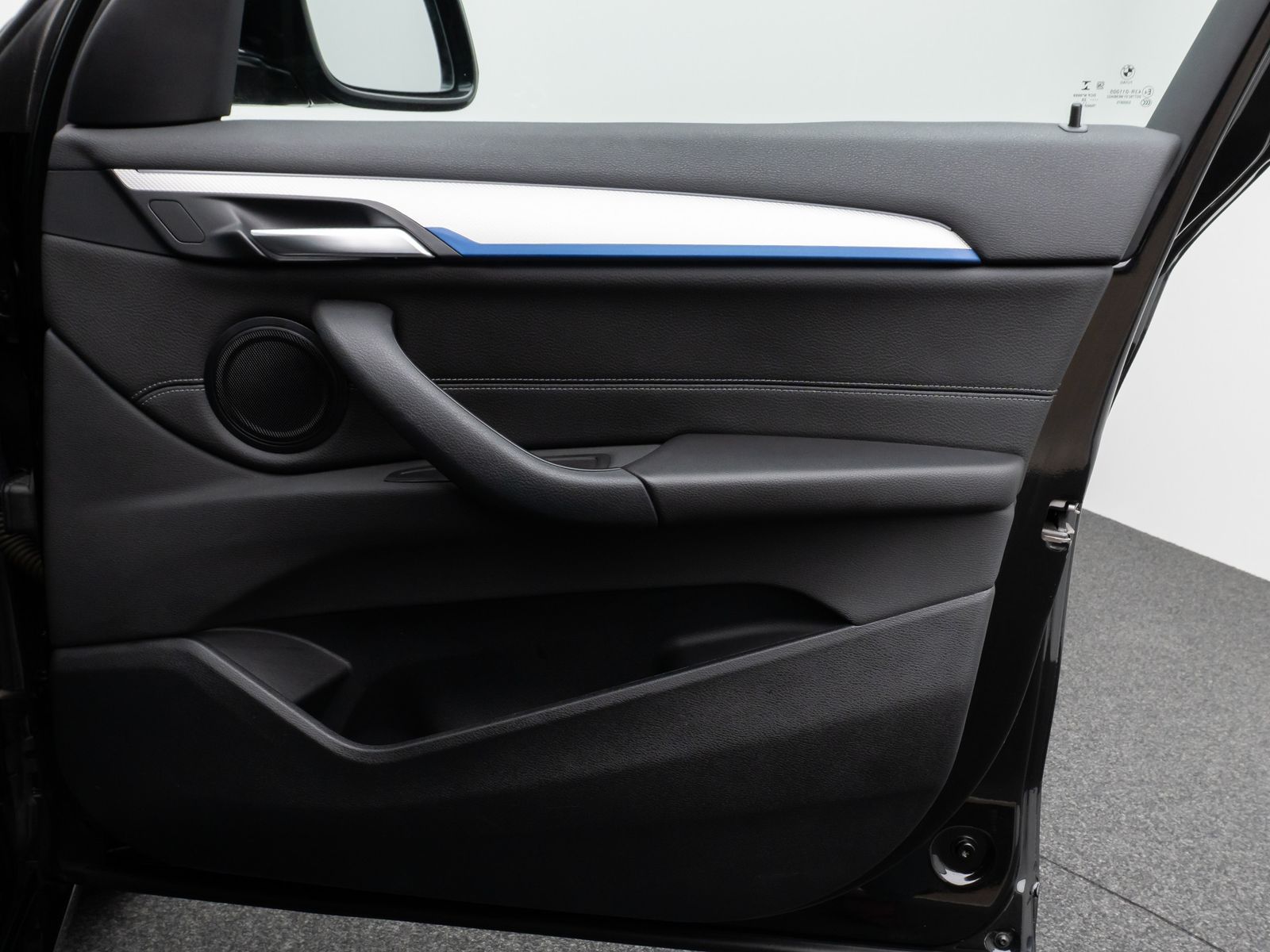 Fahrzeugabbildung BMW X1 xD25e M Sport Kamera HUD DAB HiFi Alarm 19Zol